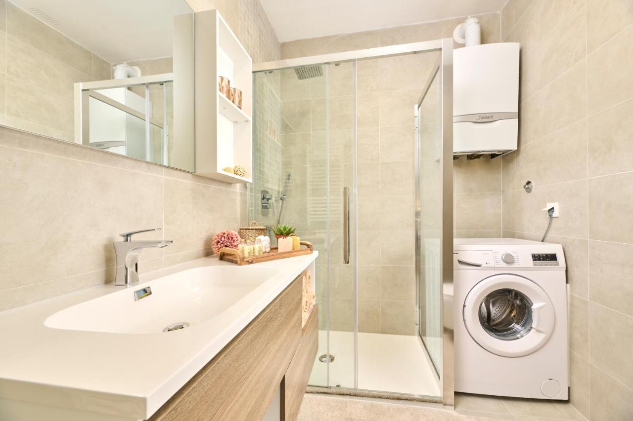 Brand New 1 Bedroom Apartment With Backyard Near The Beach! Poreč Exteriér fotografie